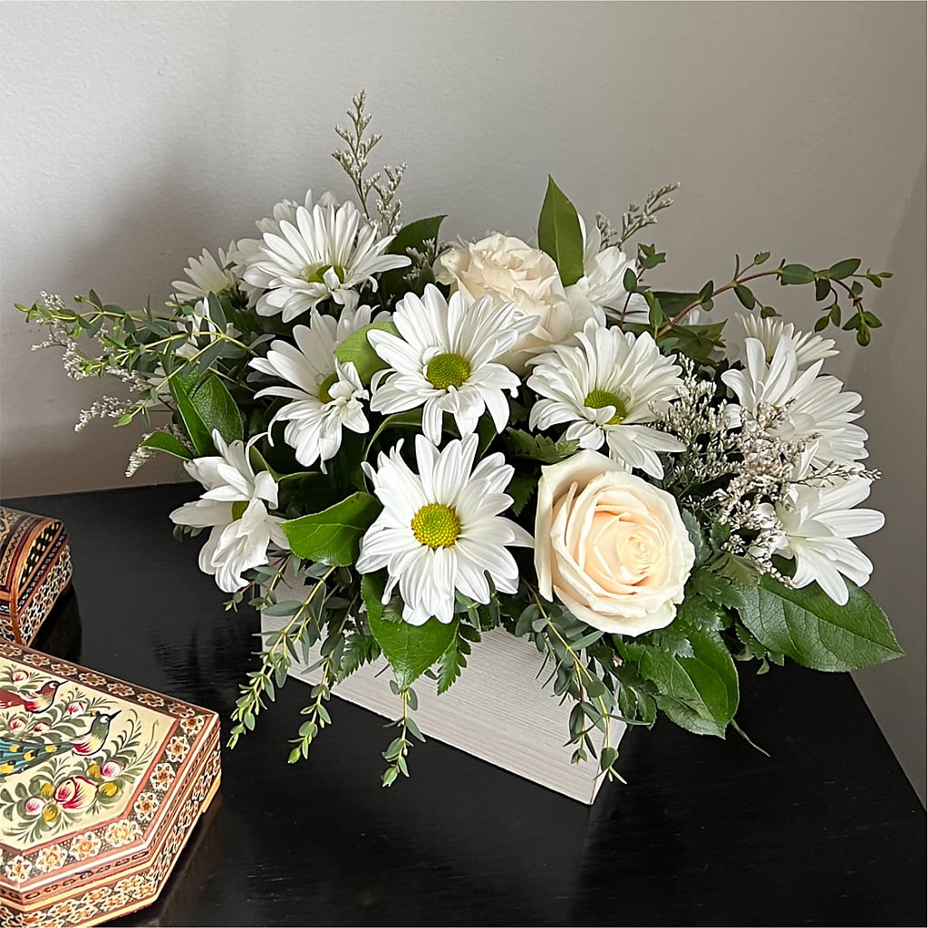 Fresh Linen Box Bouquet – XINAI'S FLOWERS, Chowchilla CA