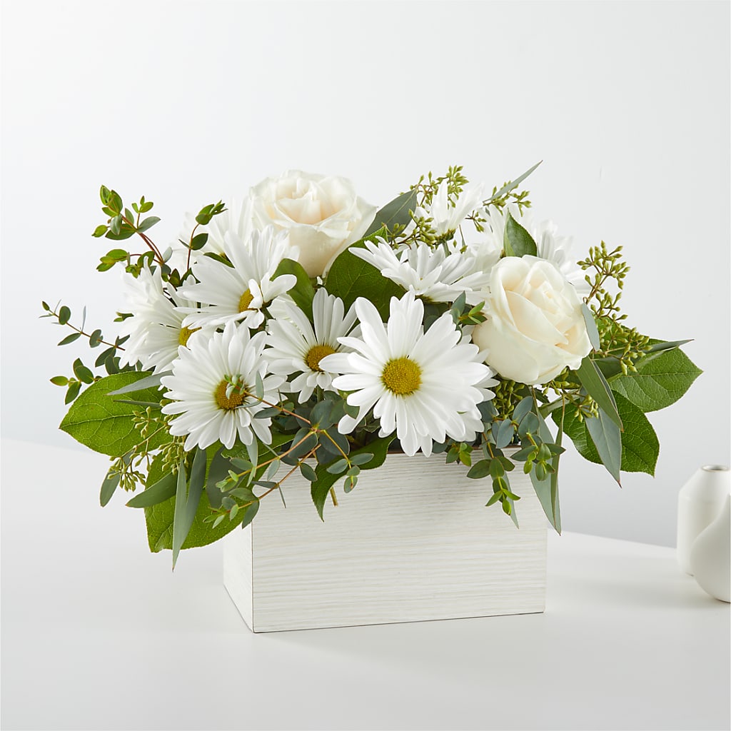 Fresh Linen Box Bouquet – XINAI'S FLOWERS, Chowchilla CA