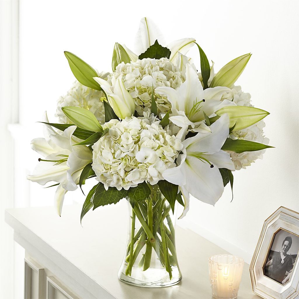 Compassionate Lily Bouquet – XINAI'S FLOWERS, Chowchilla CA