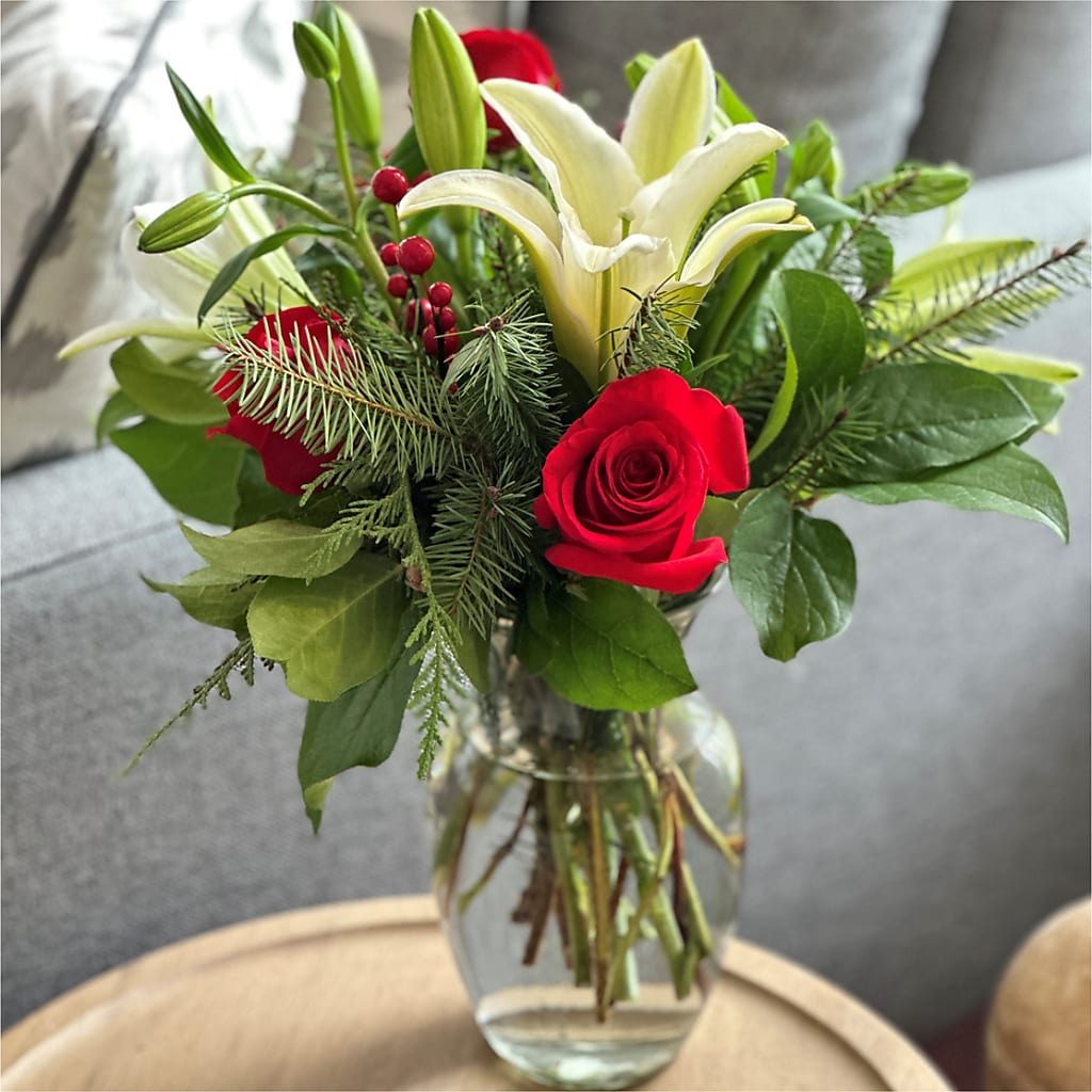 Sparkling Snowflakes Bouquet – XINAI'S FLOWERS, Chowchilla CA
